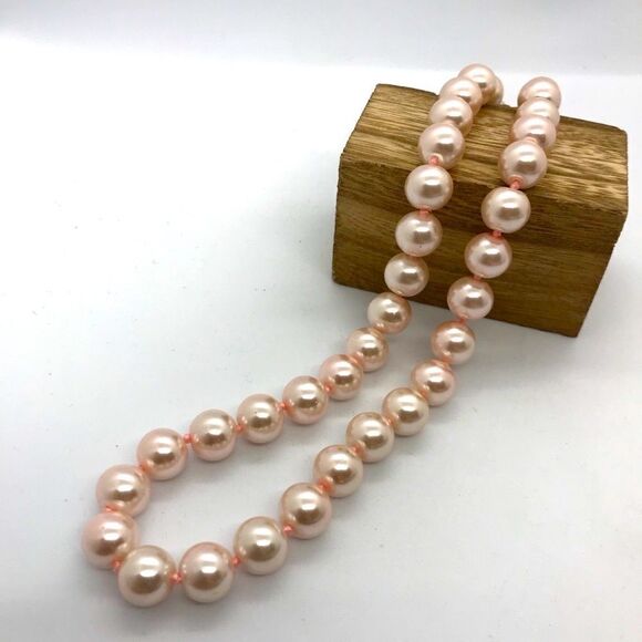 Pastel Baby Pink Pearl Hand Knotted Statement Necklace Hand Knotted 18 inch - Picture 1 of 11
